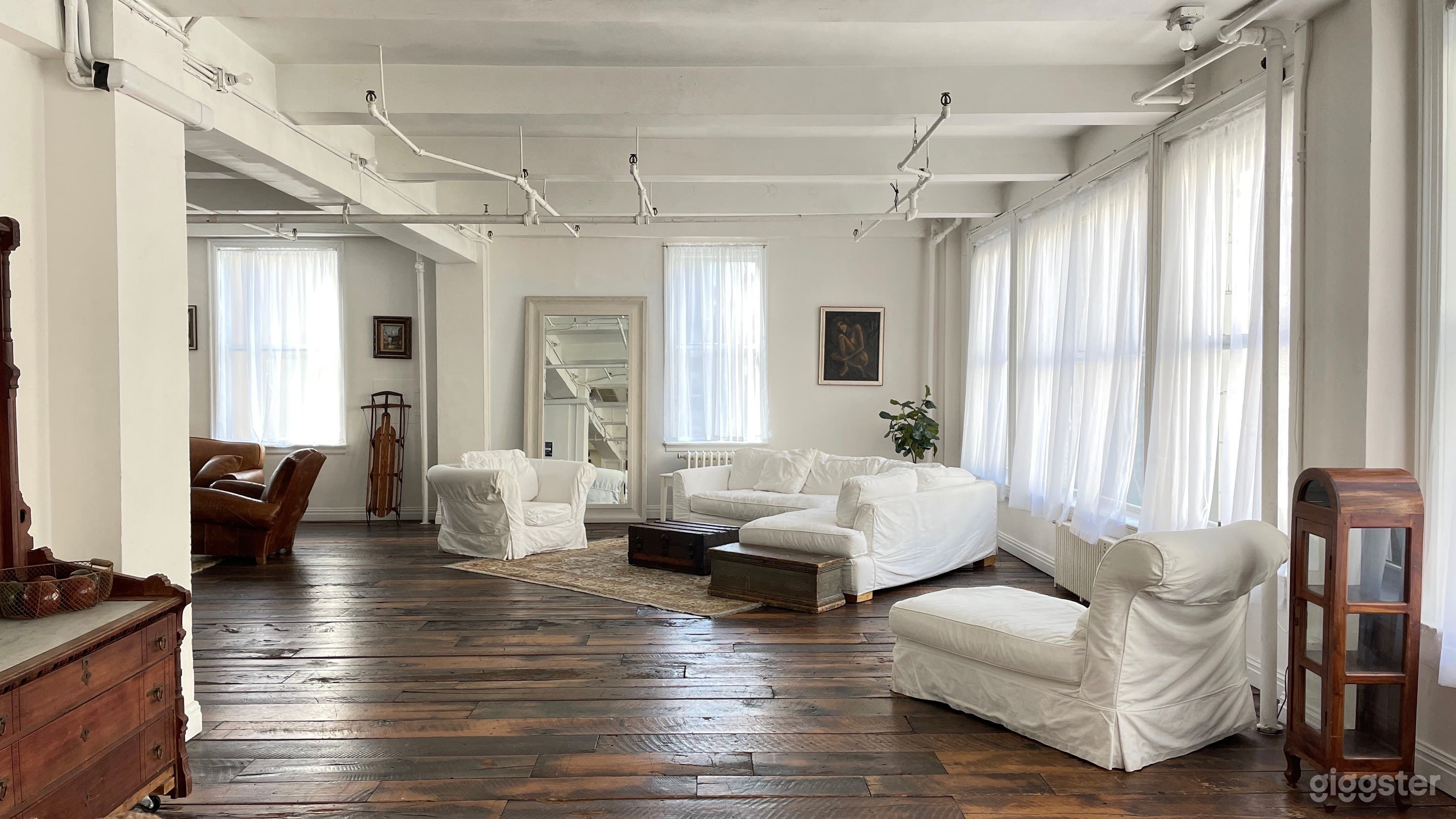 11th Floor Studio Photo 2