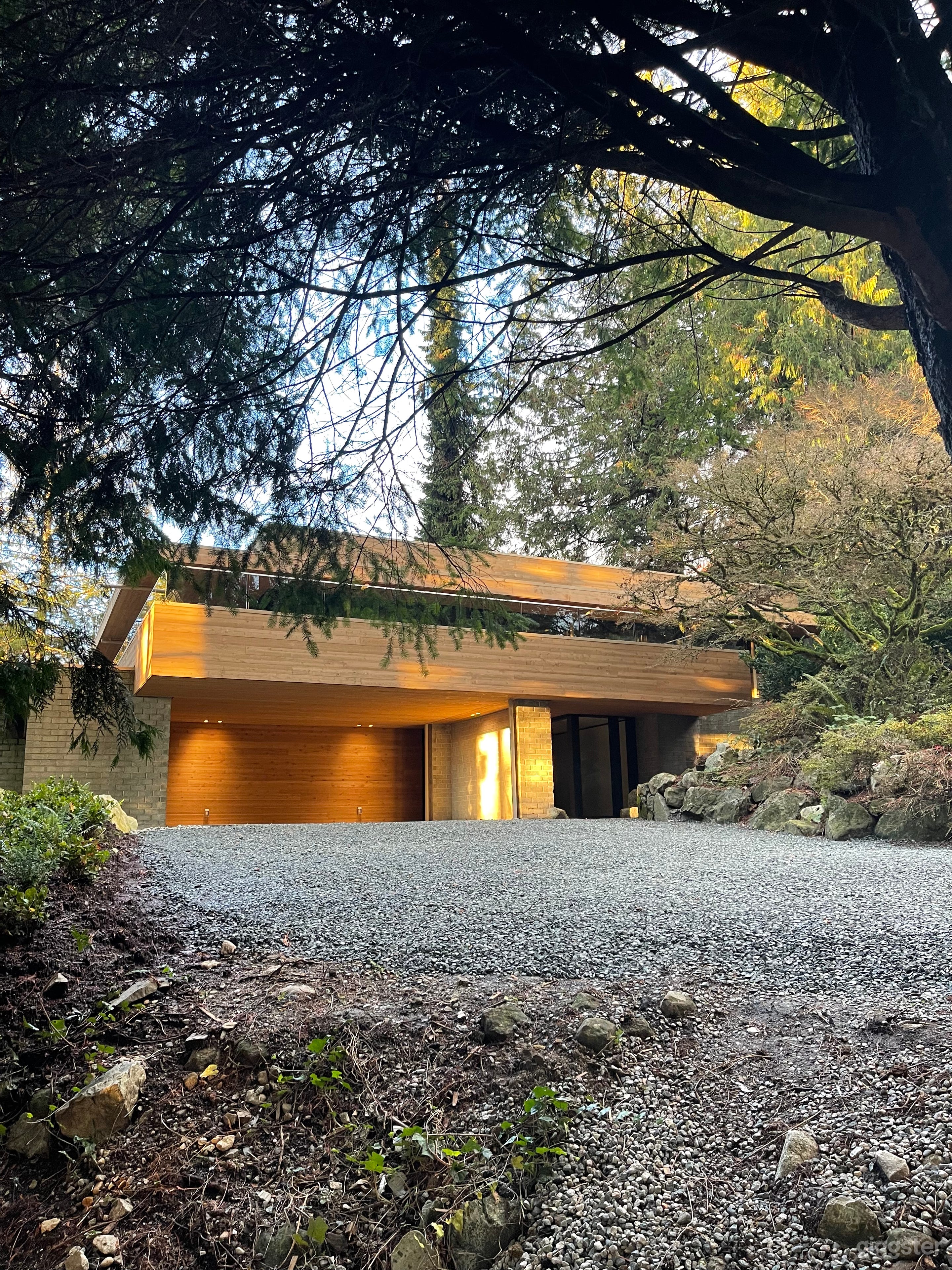 Fells House an updated mid-century modern set in the trees Photo 2