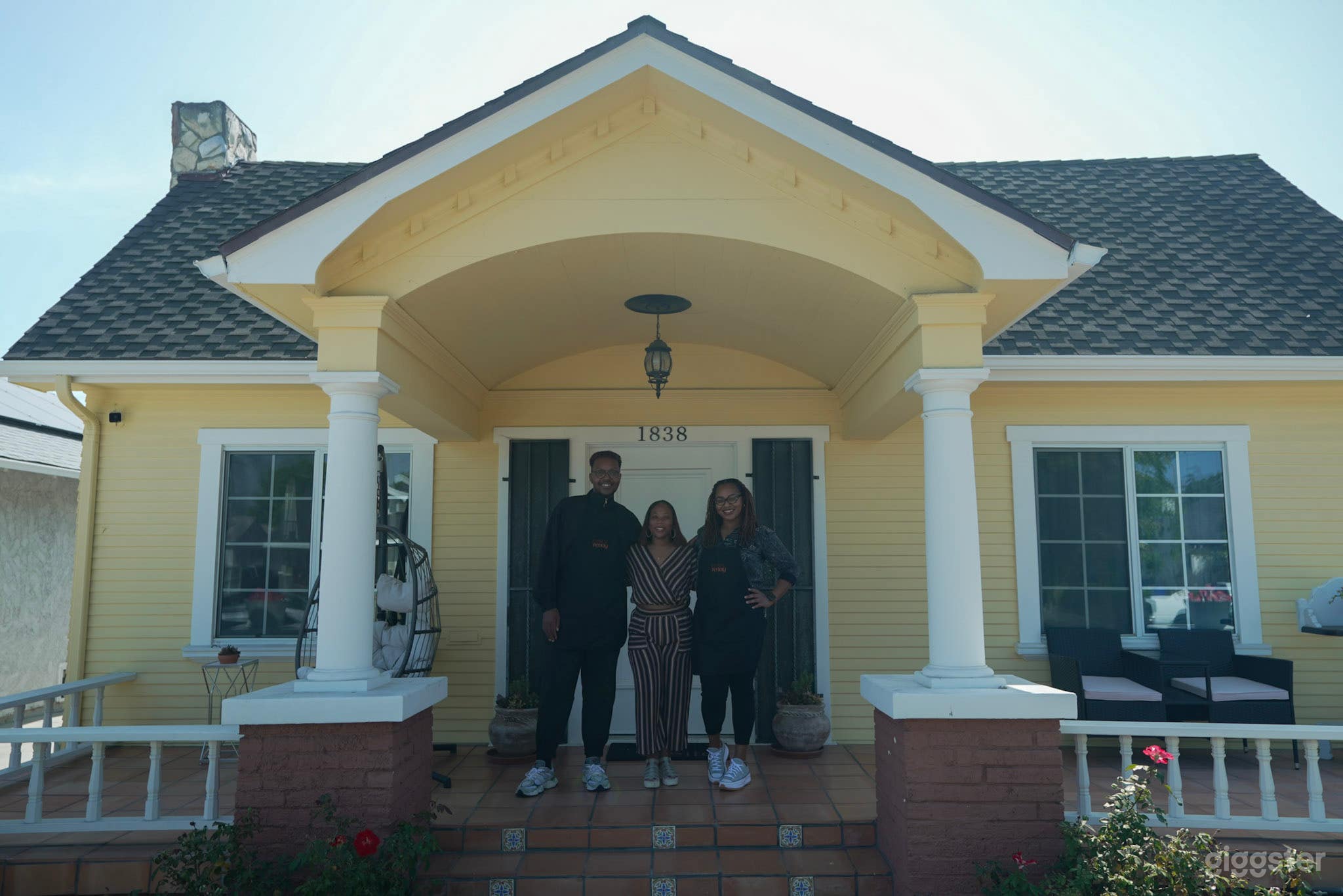 Beautiful South LA Craftsman Home Photo 4