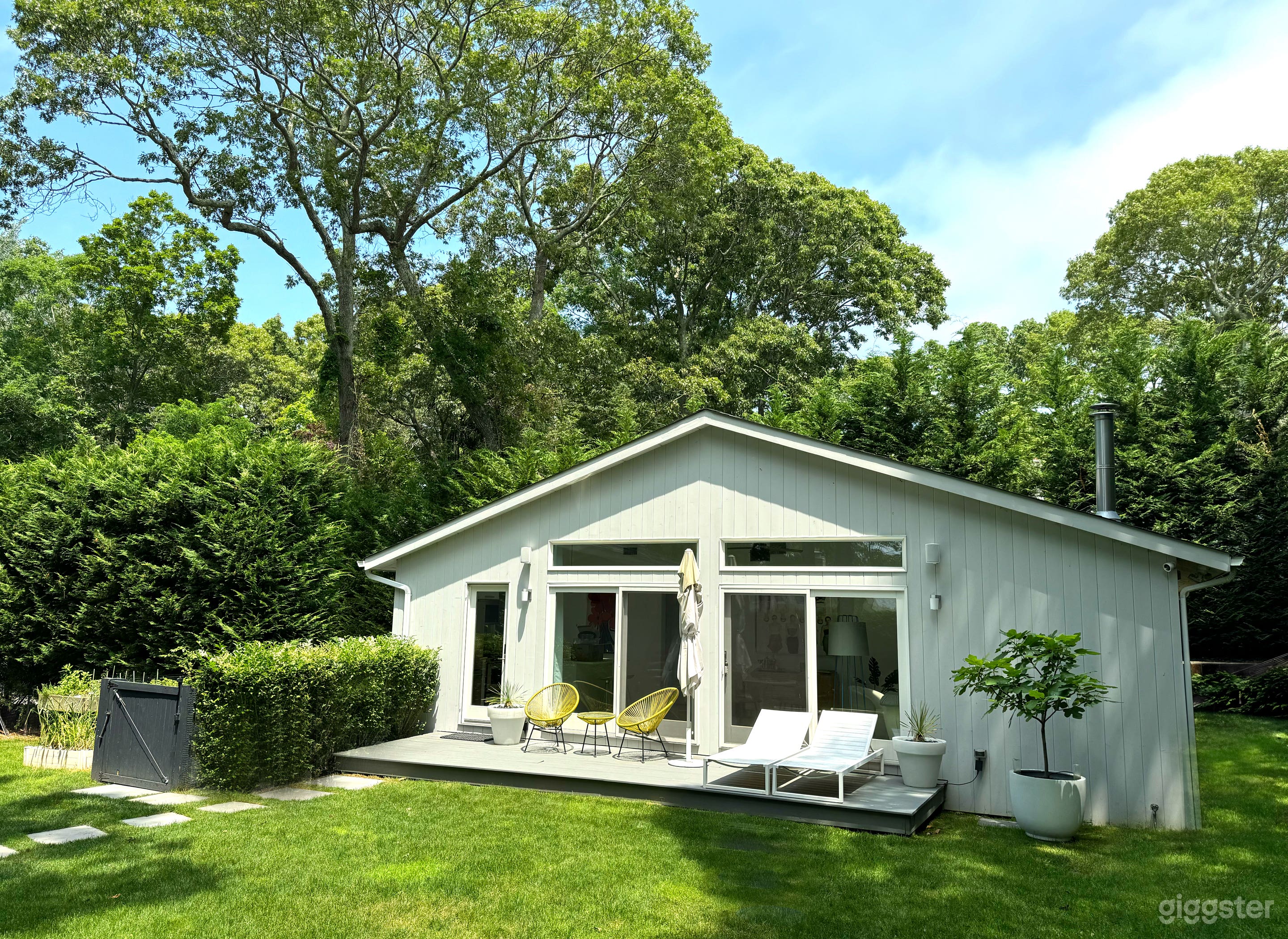 Chic Hamptons House with Pool Photo 1