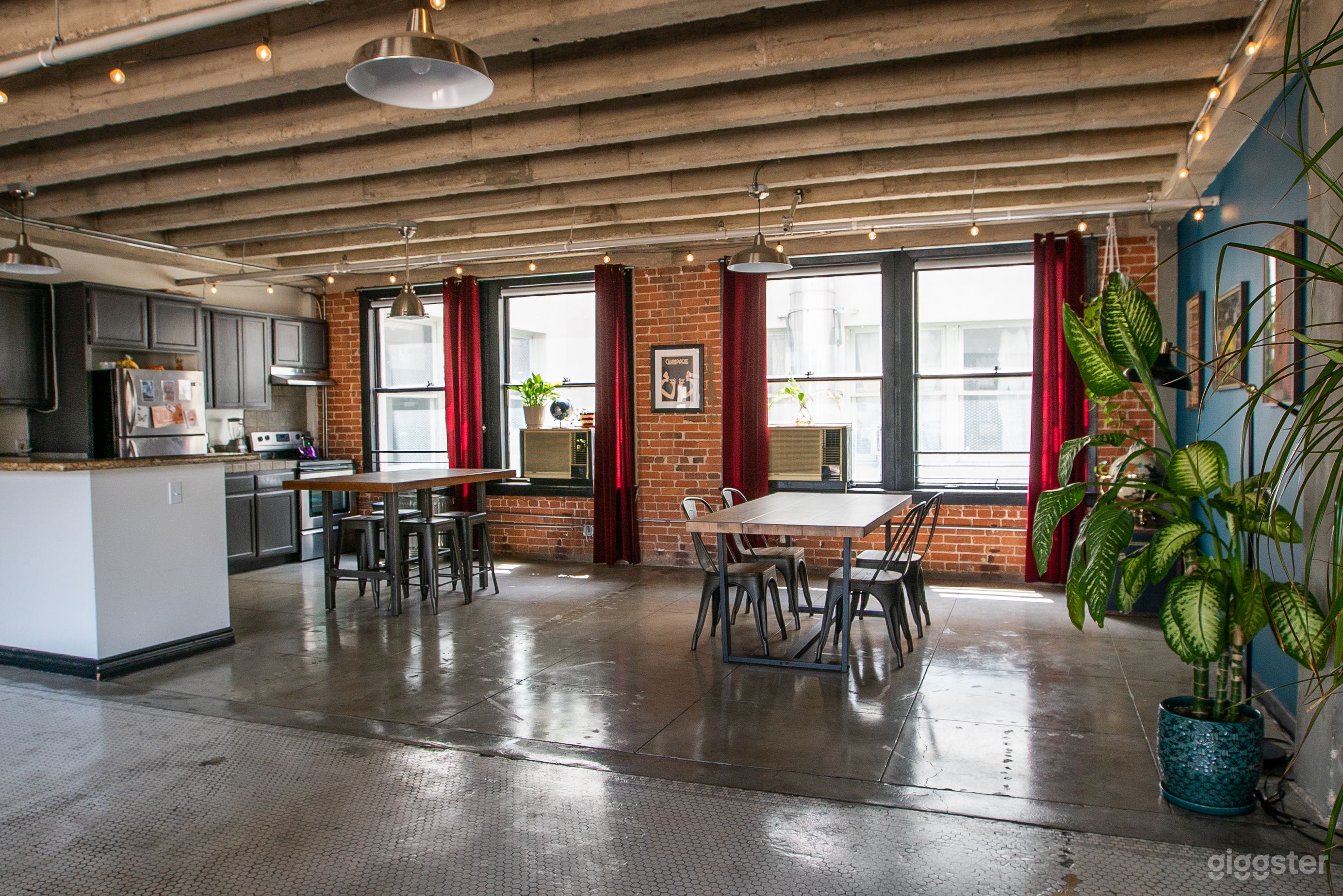 DTLA Library Loft with Skyline View Photo 2