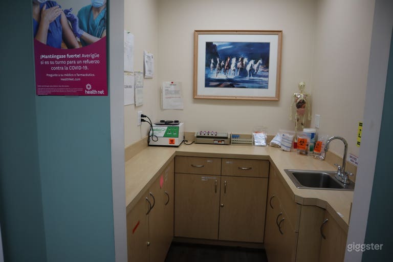  Modern  medical and doctors office for filming  