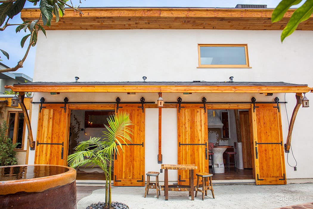 There's an indoor and outdoor fountain to bring the ocean beach elements into every event.