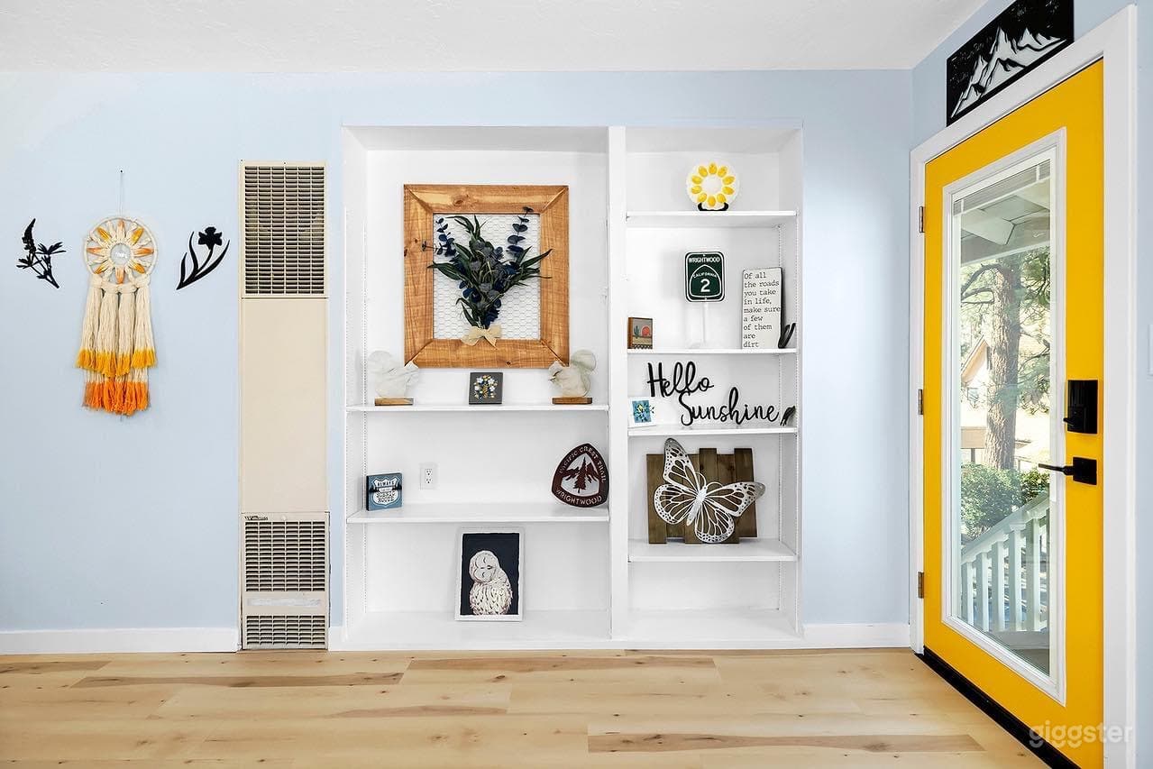 Beautiful Mountain Views - Bright Outdoor Deck Photo 3