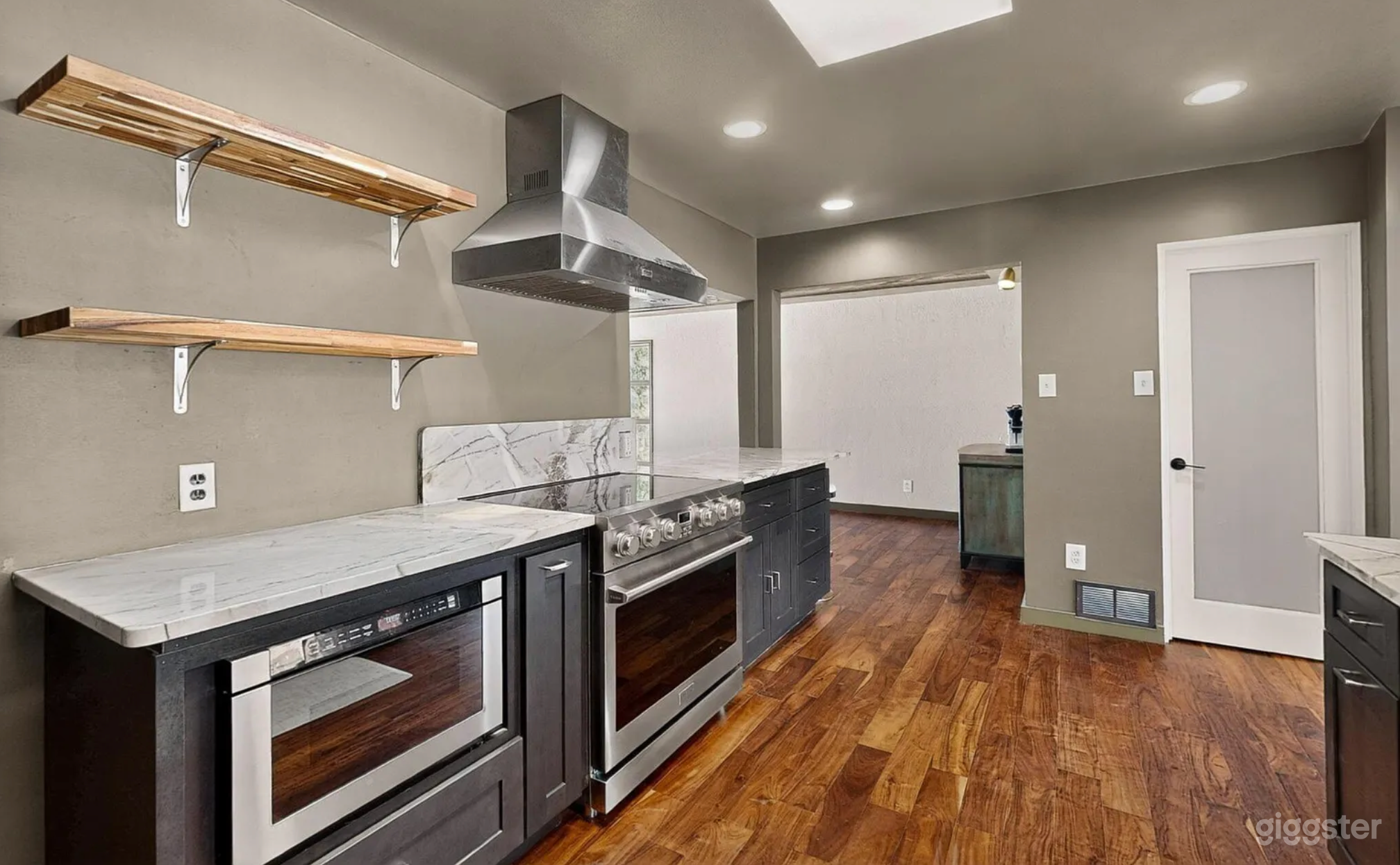 Mid Century Modern Home with All Day Natural Light Photo 4