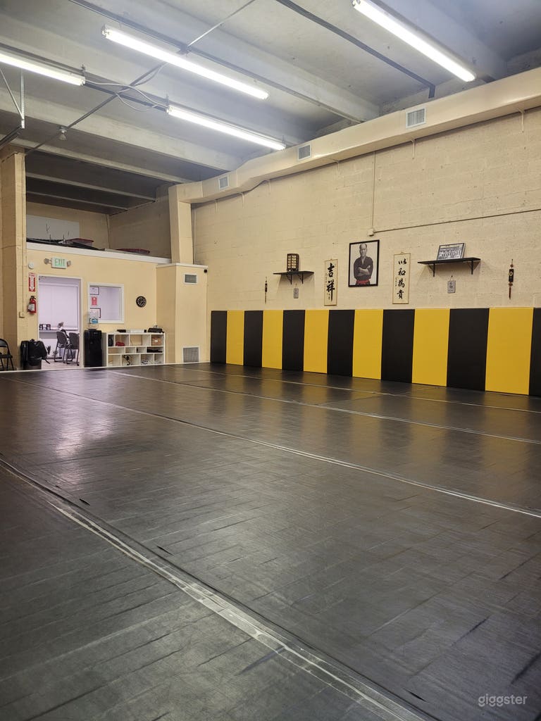 Dojo Cinematográfico de Artes Marciales y Gimnasio Privado 