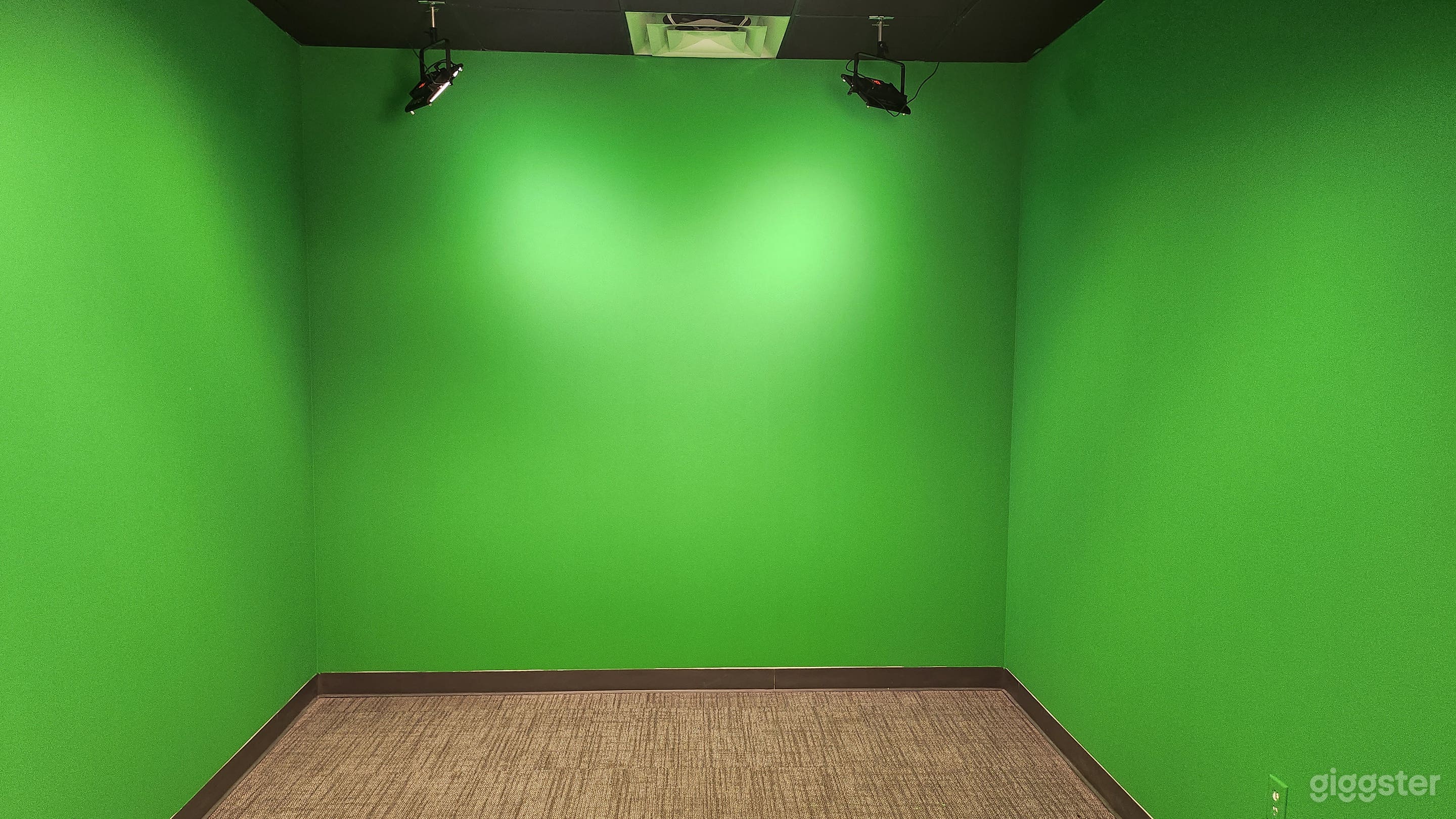 Boca Raton's GREENSCREEN room for creatives! Photo 4