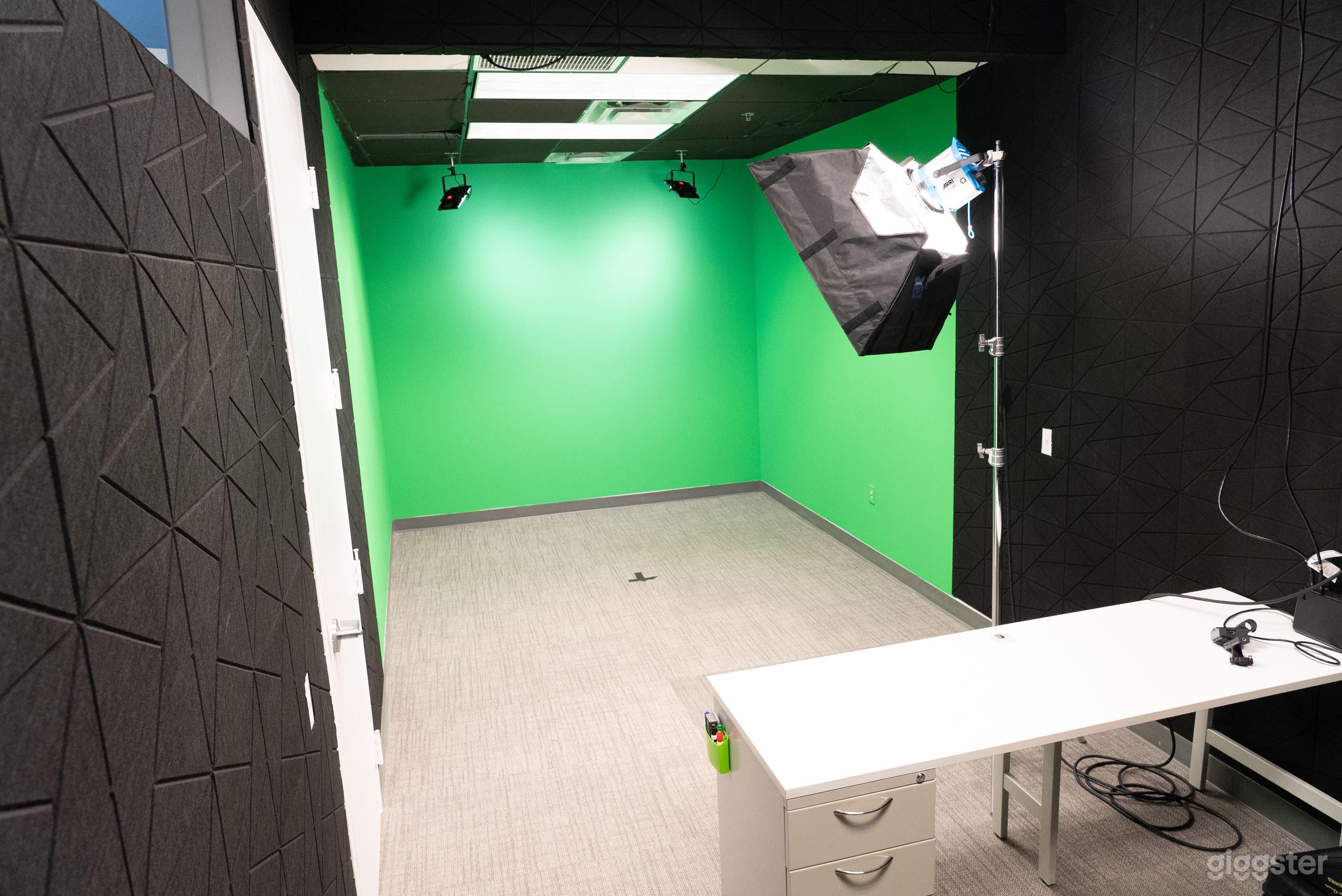 Boca Raton's GREENSCREEN room for creatives! Photo 2