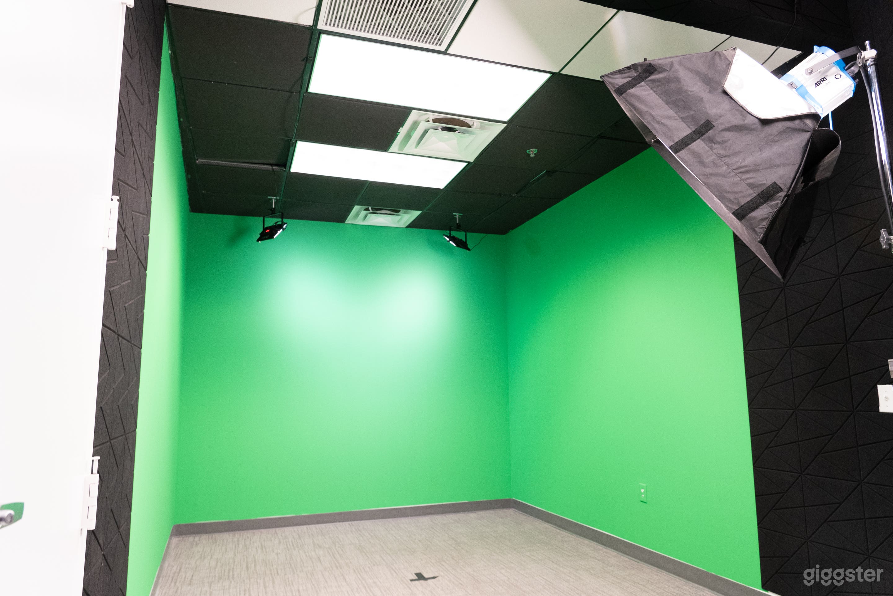 Boca Raton's GREENSCREEN room for creatives! Photo 3