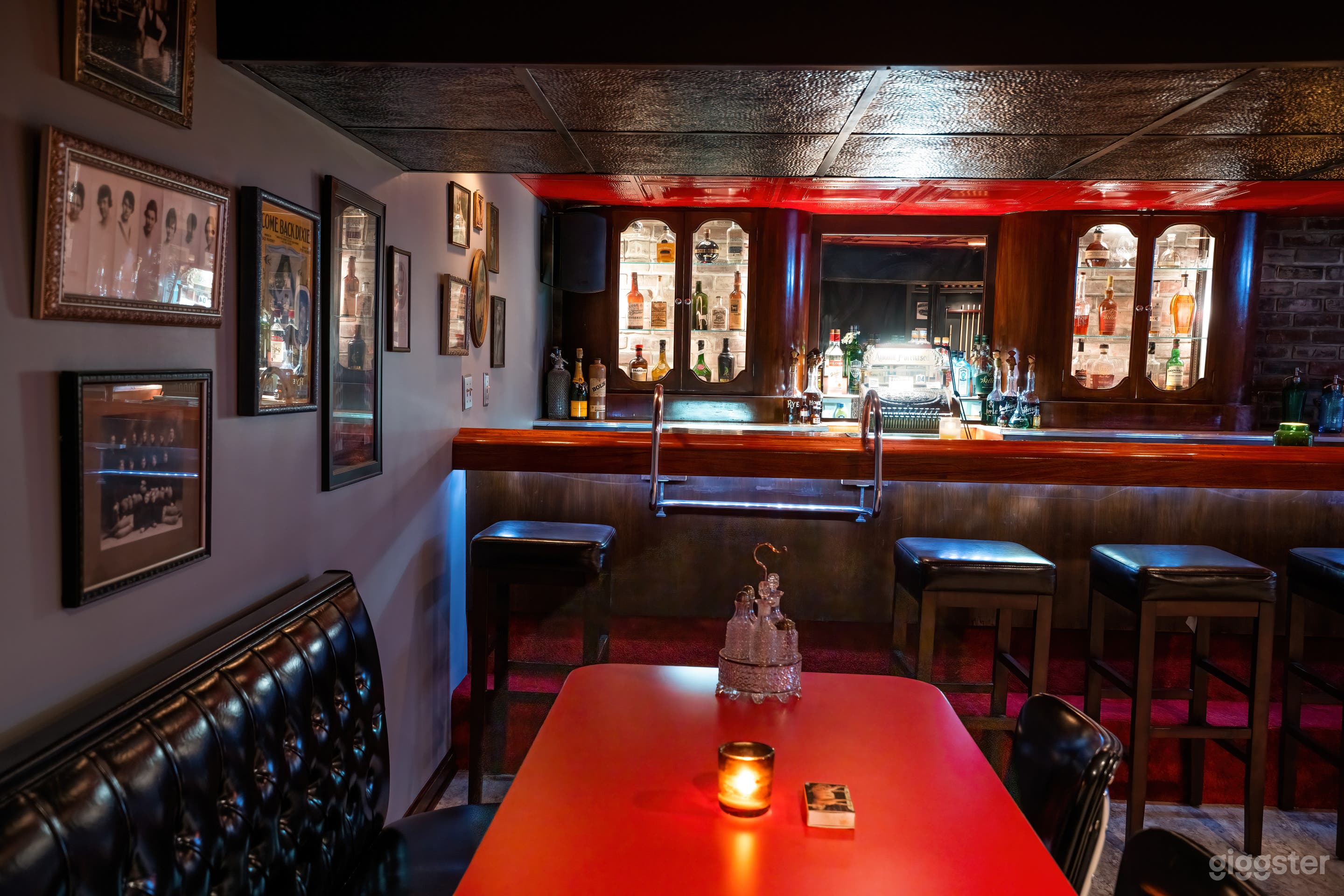 The lighting is adjustable. 