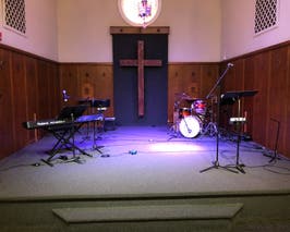  View of the stage. It can be entirely cleared off to suit your specific needs. 