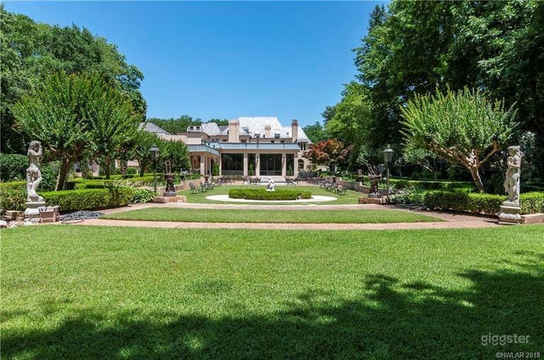  Captivating Home with Pool and Garden 