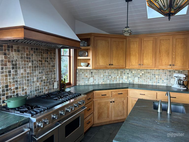  Casa Craftsman luminosa con cocina espaciosa | Sherman Oaks 