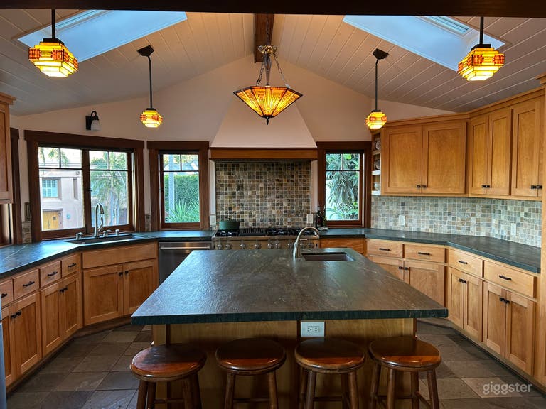  Casa Craftsman luminosa con cocina espaciosa | Sherman Oaks 
