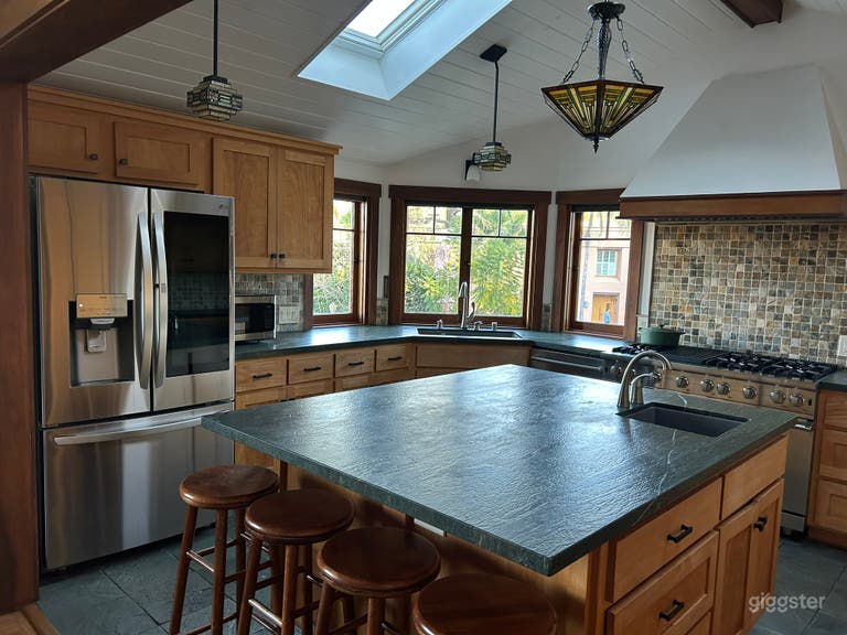  Casa Craftsman luminosa con cocina espaciosa | Sherman Oaks 