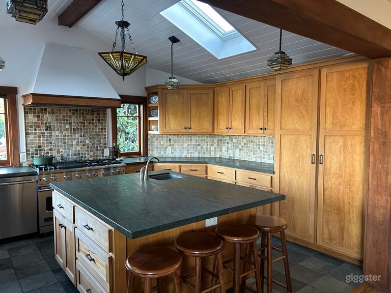  Casa Craftsman luminosa con cocina espaciosa | Sherman Oaks 