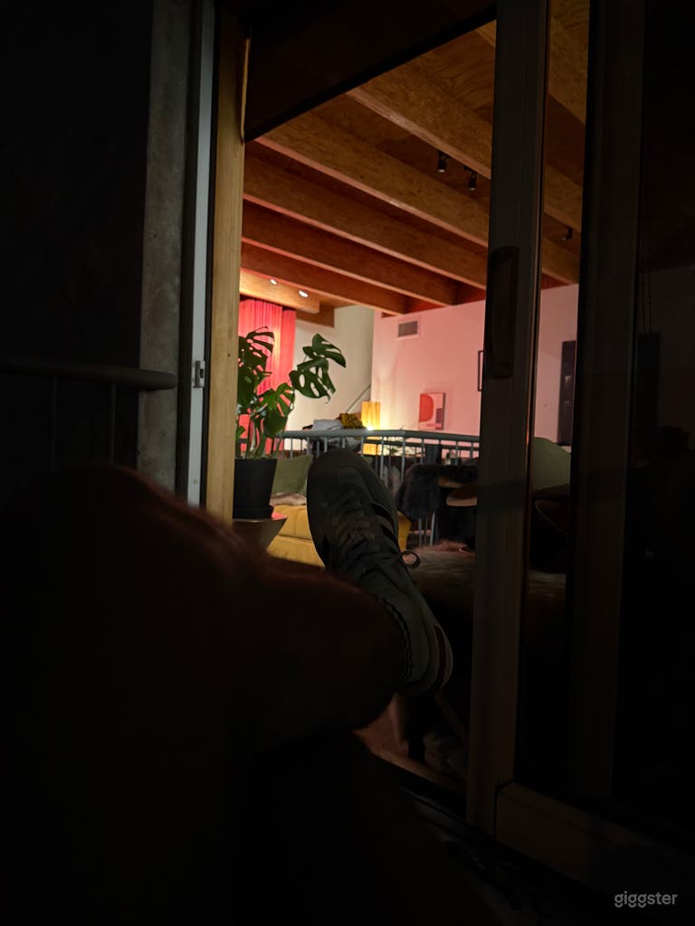  Premium Mid-Century-Modern & Western Loft Space 