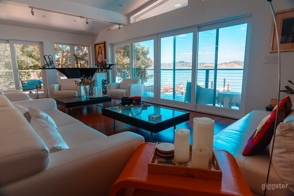 Stay on Paradise- Waterfront Luxe Retreat Photo 1