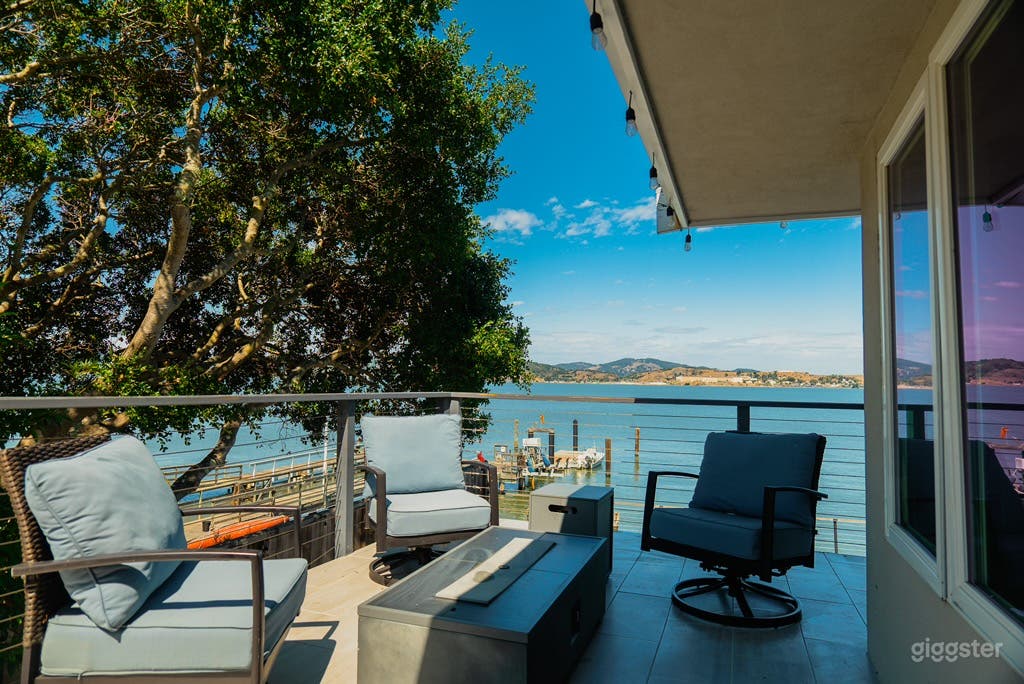 Stay on Paradise- Waterfront Luxe Retreat Photo 2