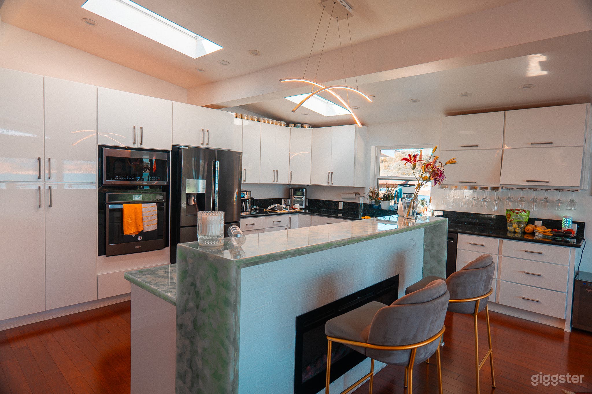 Stay on Paradise- Waterfront Luxe Retreat Photo 3