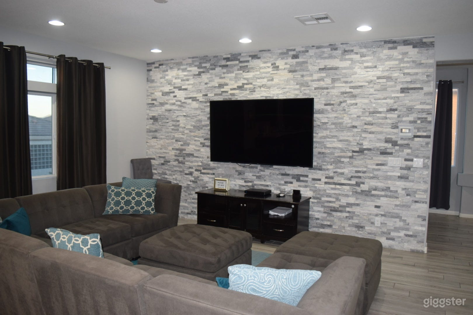 5 Bed 5 Bath Beauty Photo 3