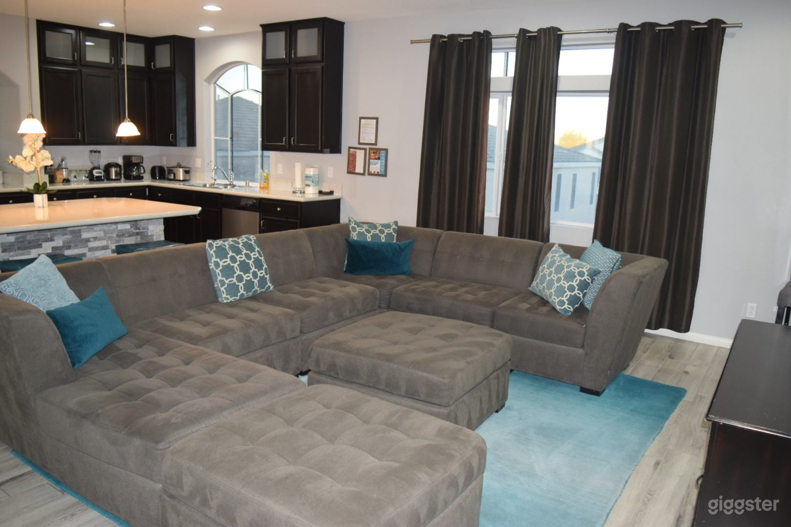 5 Bed 5 Bath Beauty Photo 2