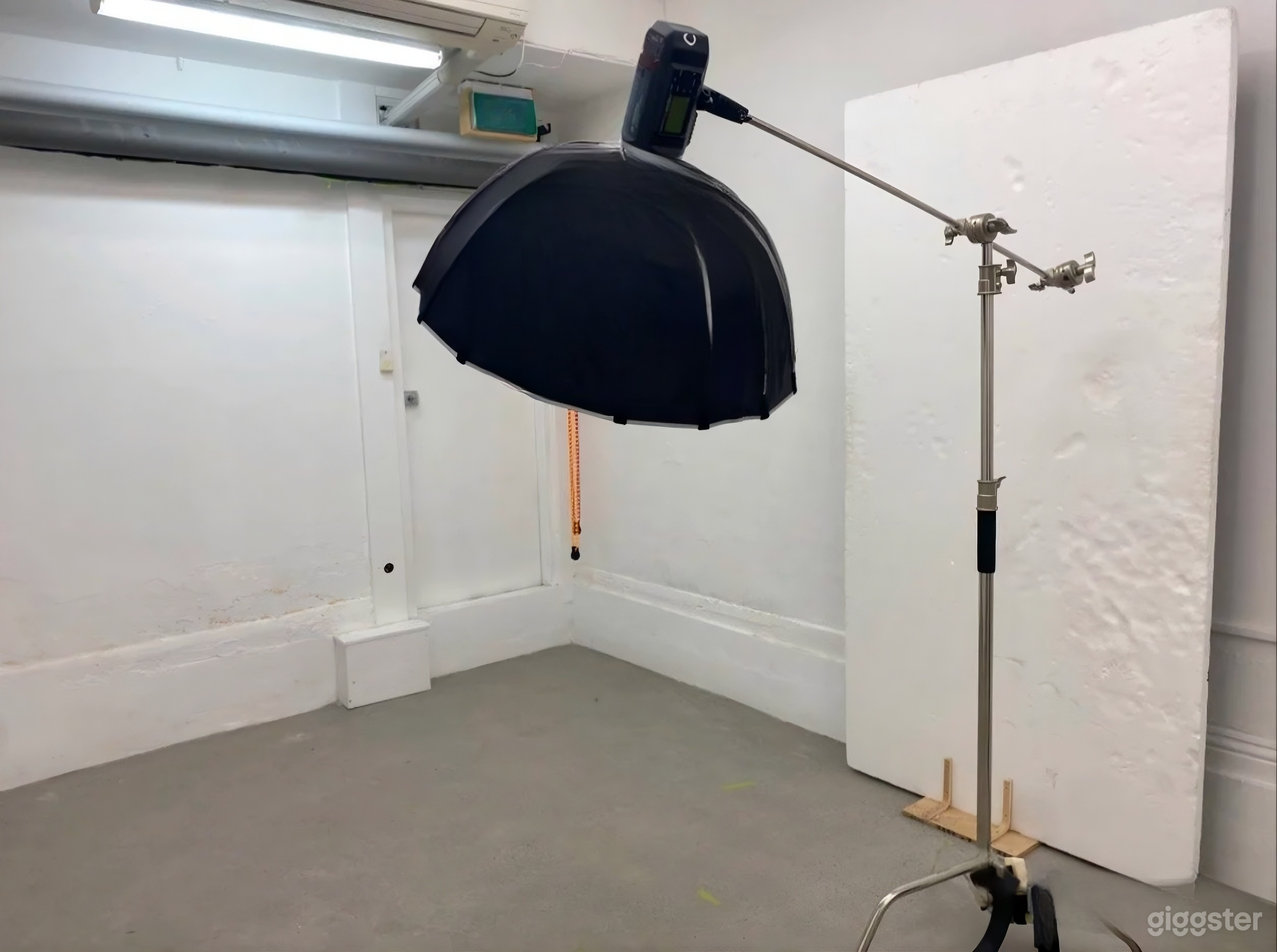 Intimate Photo & Video Studio with Street Access Photo 3