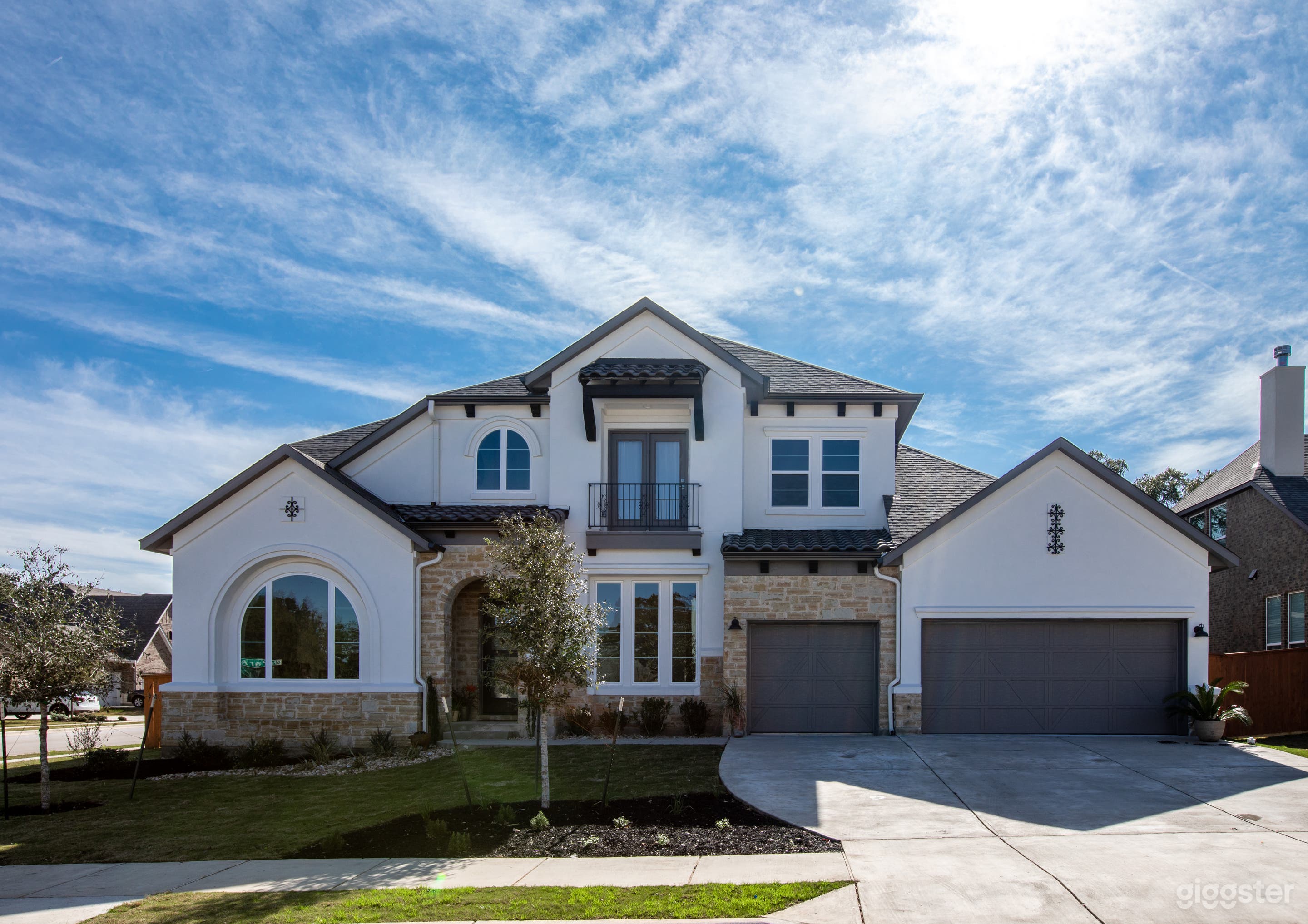 Bright White, Modern, Luxury Home Photo 1