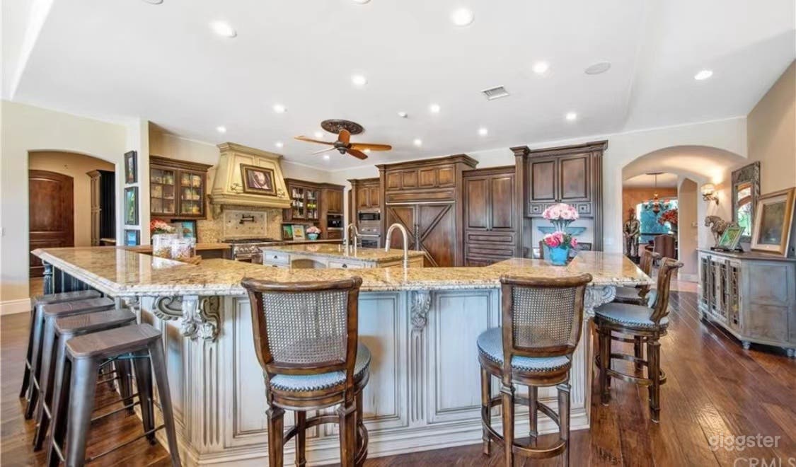 Stunning House w Spa for Events Photo 2