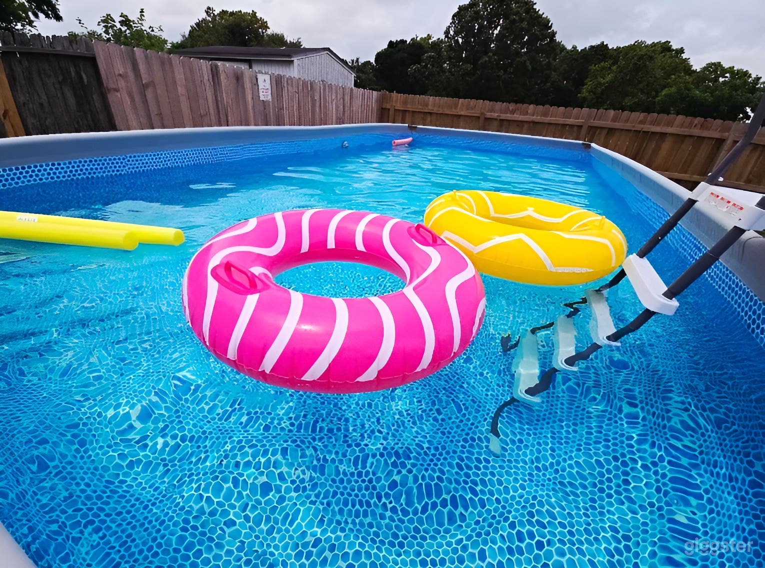 Refresing Pool for Sunny Escape Photo 3