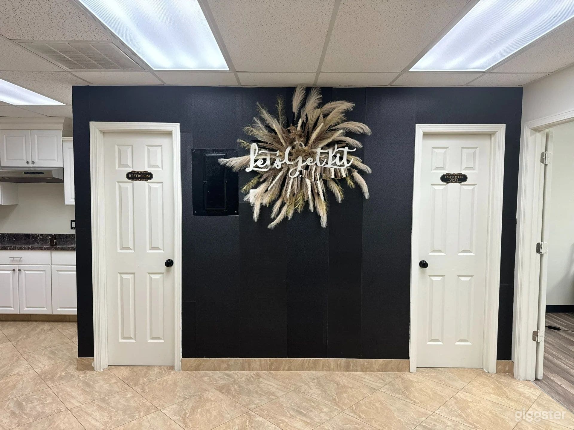 Perfect For An Intimate Meeting Place with Family and Friend Photo 4