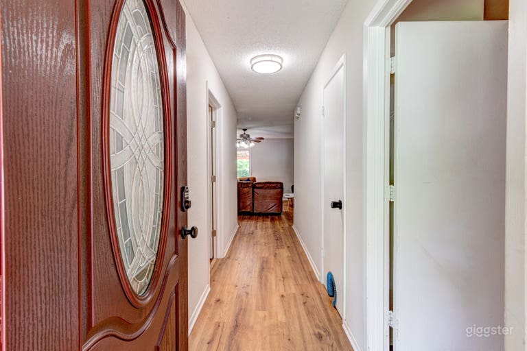  Colorful 3 Bed/2 Bath Home w/ Large Floored Garage 