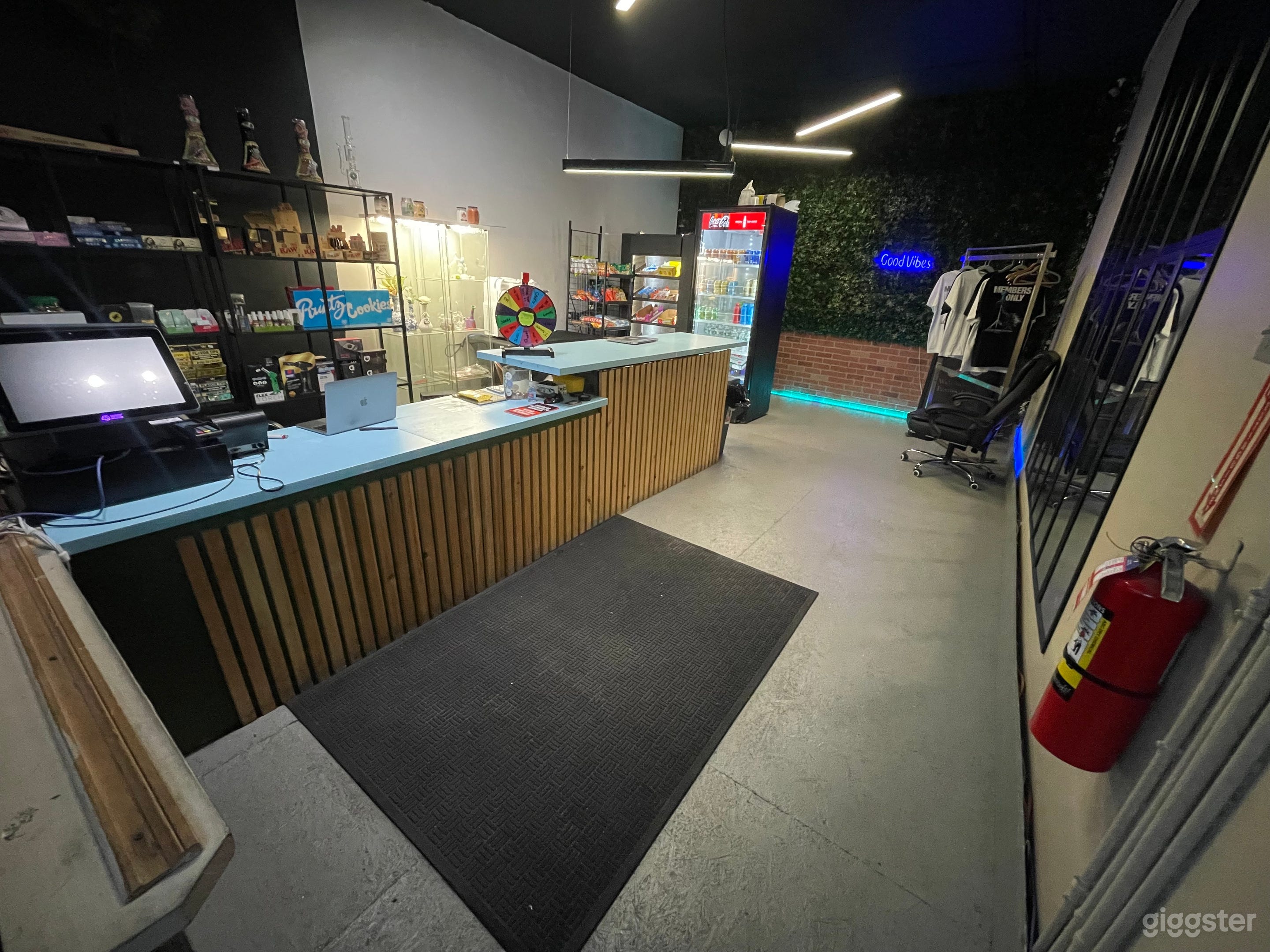 2Floor Lounge &amp; Speakeasy! IYKYK😏 UNLIMITED VIBEZ Photo 3