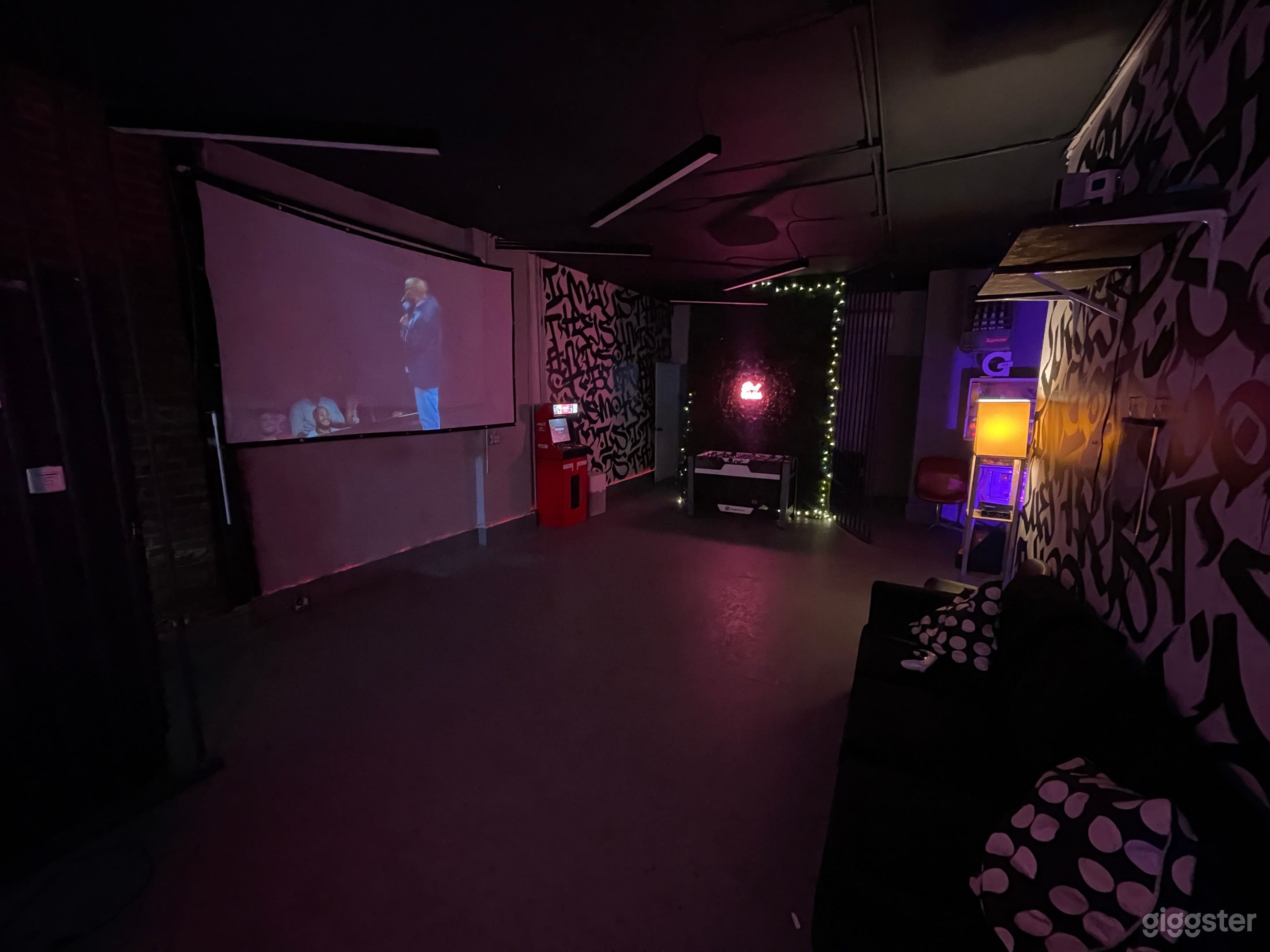 Gaming Room 
-PS5 🎮
-   Projector compatible W/ all decices Screen mirroring or HDMI
-   Soundbar
-   Arcade Machine for 2 players with 300 fighting games
-   Old School Foosball /Pool TableMachine (1-4 plaver modes)
-