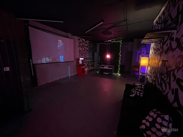  Gaming Room 
-PS5 🎮
-   Projector compatible W/ all decices Screen mirroring or HDMI
-   Soundbar
-   Arcade Machine for 2 players with 300 fighting games
-   Old School Foosball /Pool TableMachine (1-4 plaver modes)
- 