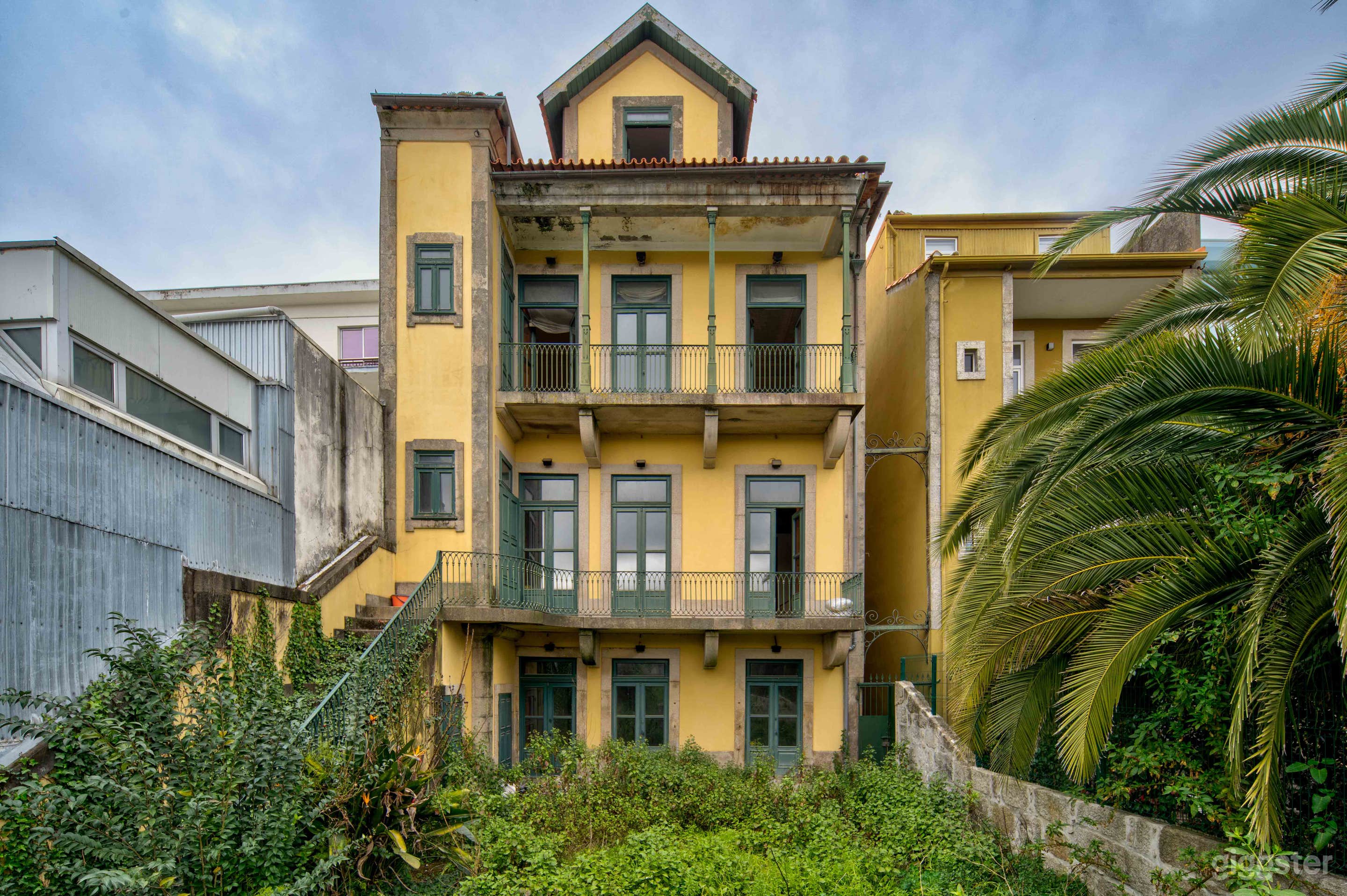 Late 19th Century Palace in Central Porto Photo 1