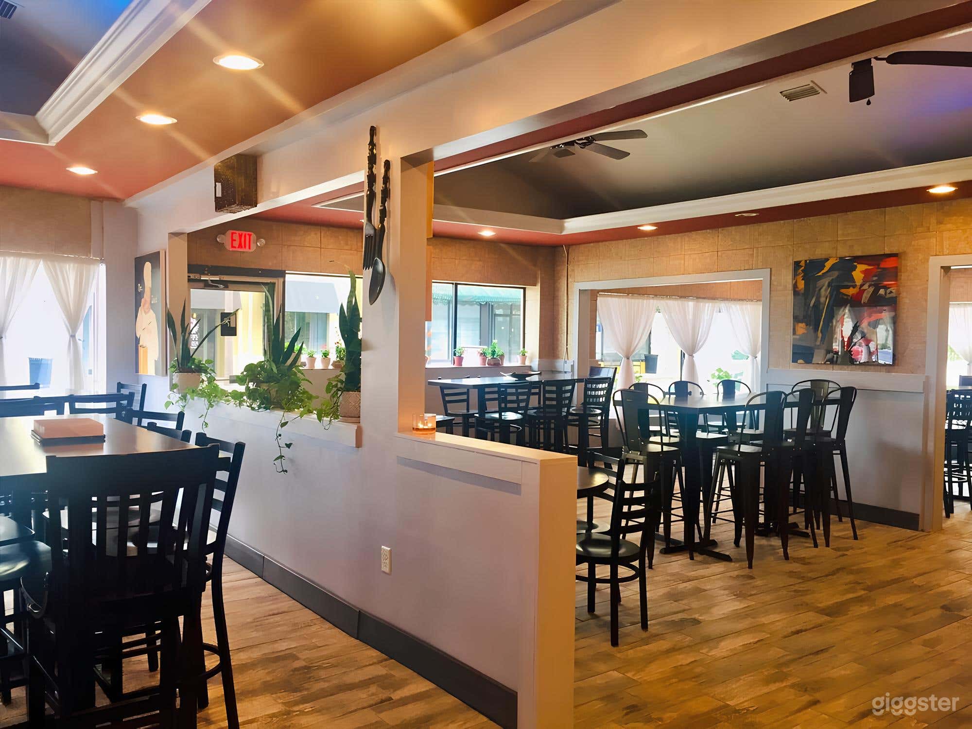 The Main Dining Room with Bar Photo 3