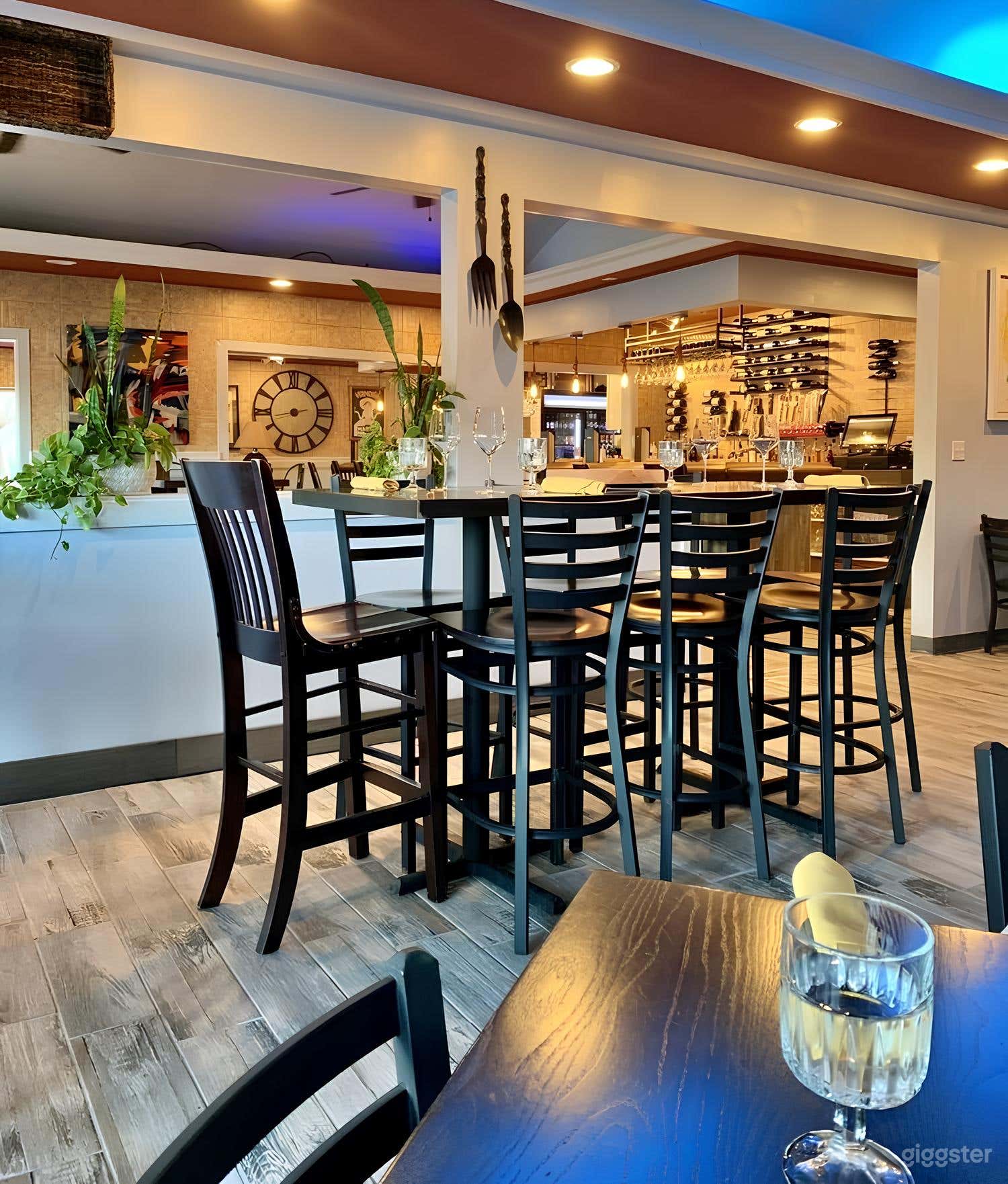 The Main Dining Room with Bar Photo 2