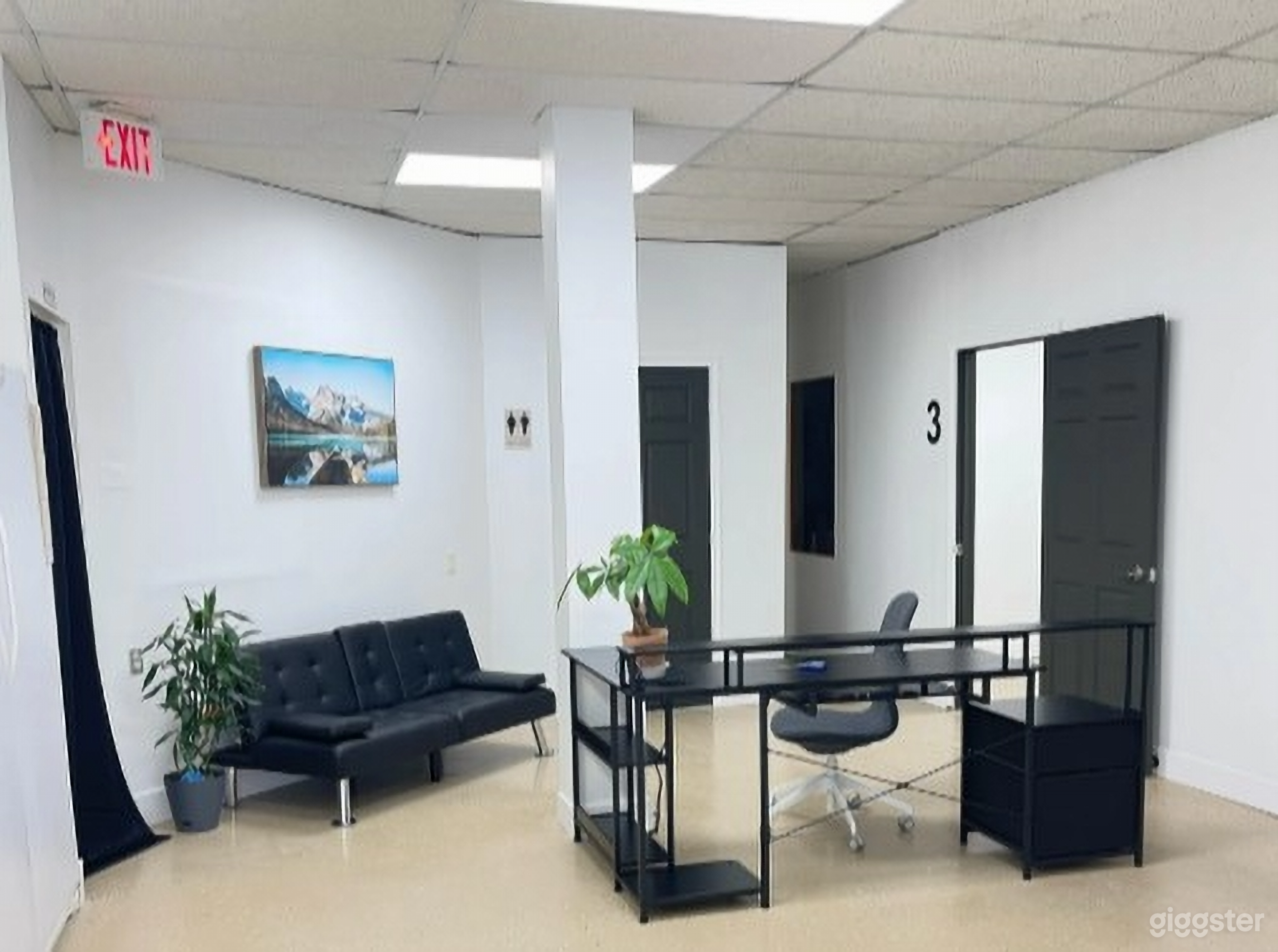 Turnkey Clinical Space with On-Site Pharmacy (Buyout) Photo 4