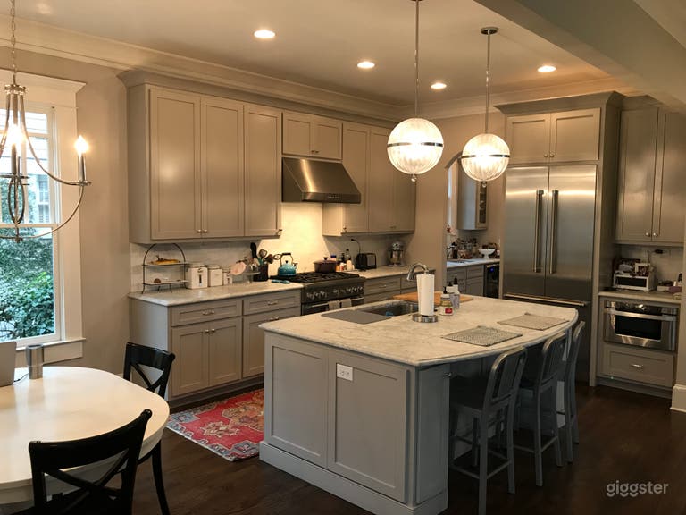  Kitchen open to living room 