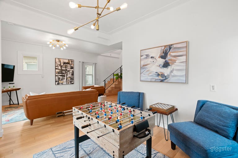  The foosball table and chess corner add a playful, authentic vibe—ideal for lifestyle shoots, casual podcast scenes, or branded content with personality. 