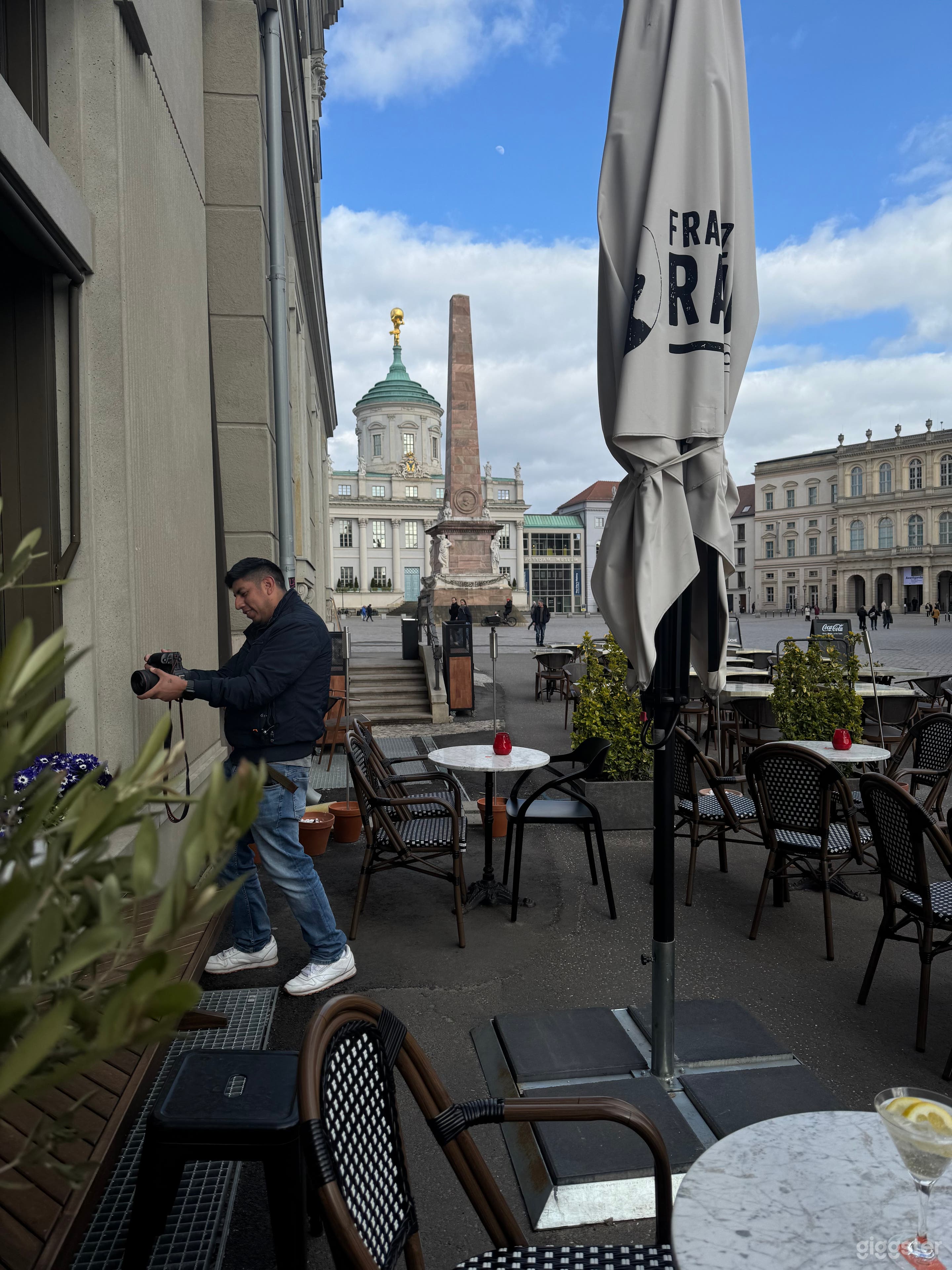 Elegantes Frühstücks-Café mit Galerie & Terrasse Foto 4
