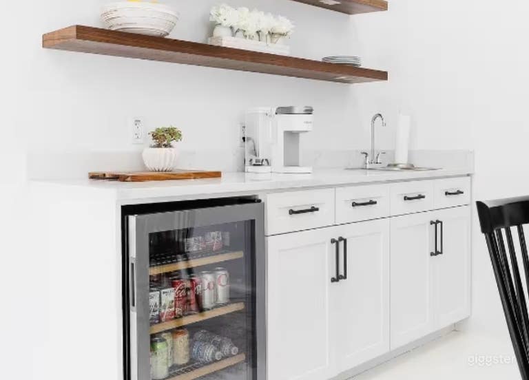  Bright and Cozy Lounge Area 