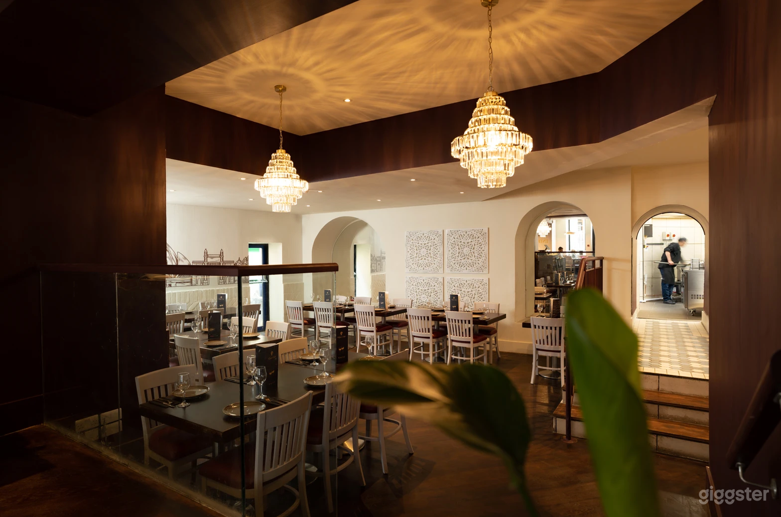 Amazing Lounge Good for 30 Persons Photo 3