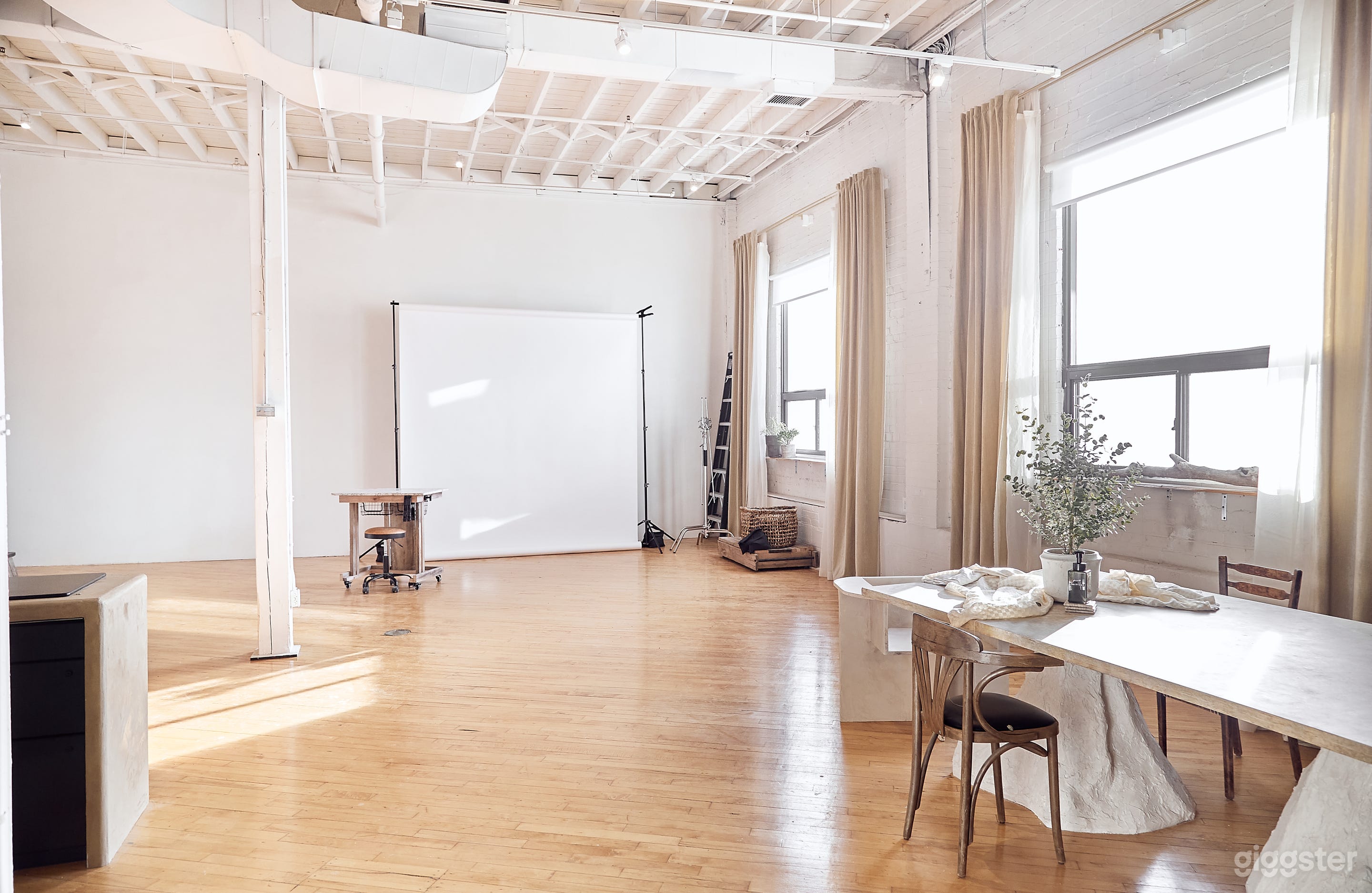 Spacious Photography Studio &amp; Workspace Photo 1
