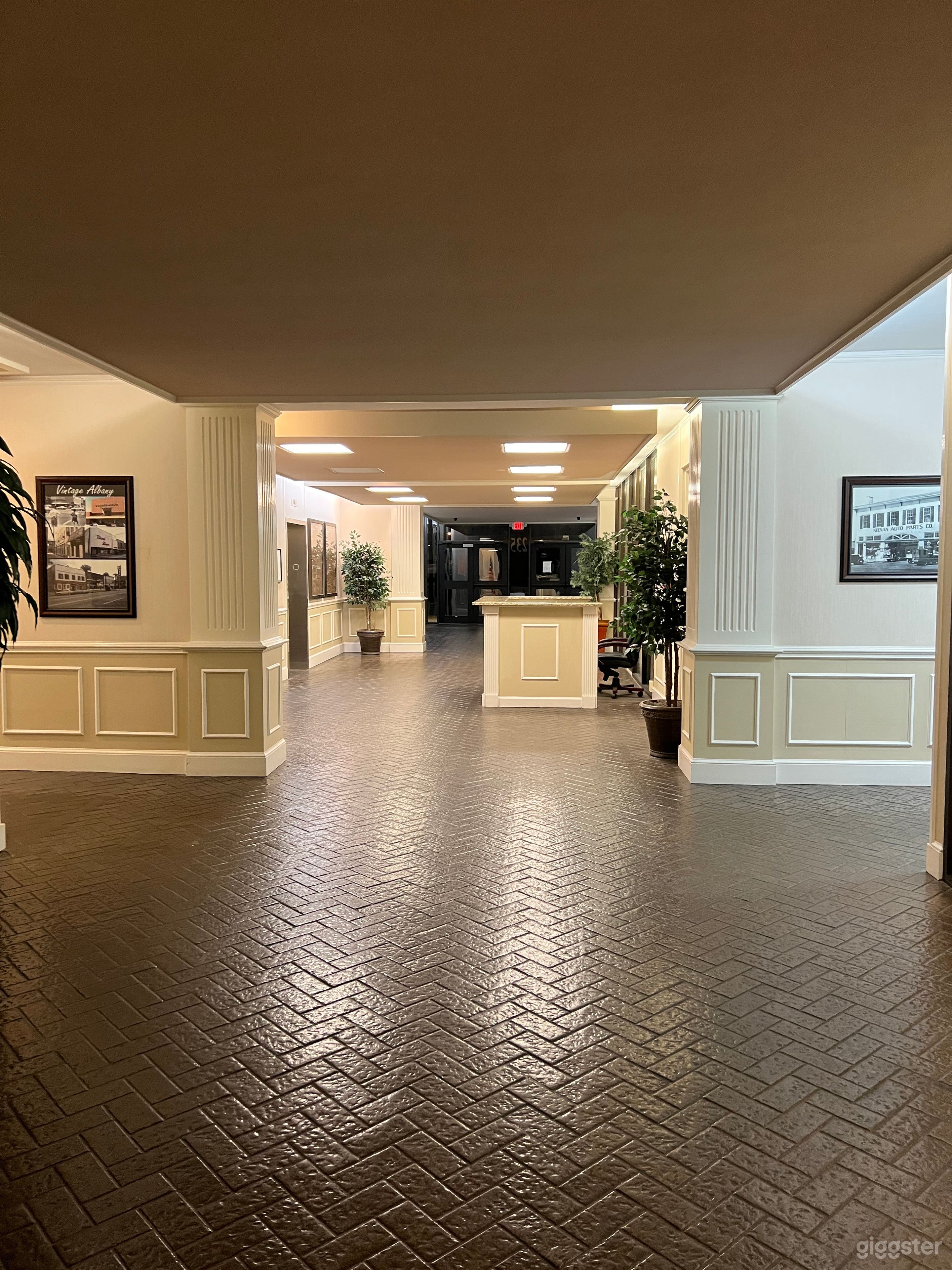 5-Story Exquisite Building Photo 3