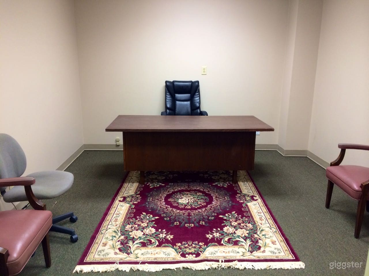 5-Story Exquisite Building Photo 1