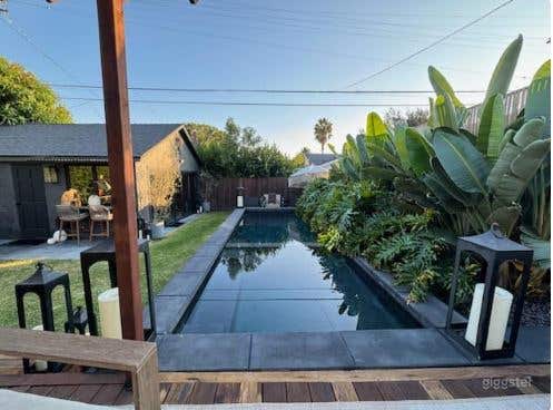 Incredible Japanese Themed Pool  Photo 3