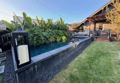 Incredible Japanese Themed Pool  Photo 4