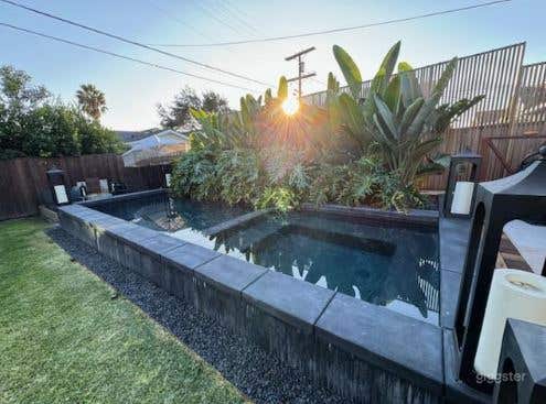 Incredible Japanese Themed Pool  Photo 2